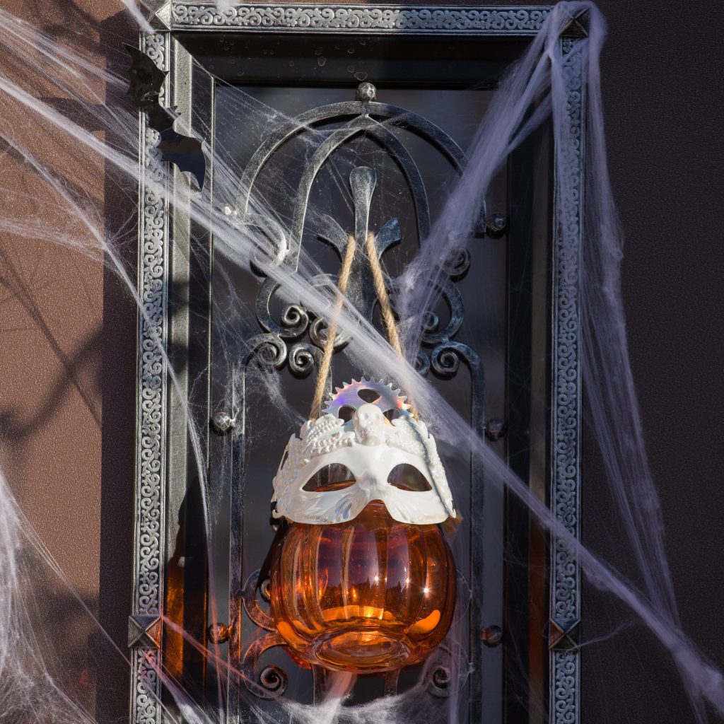 How to Turn Your Old Jars into Halloween&nbsp;Lanterns